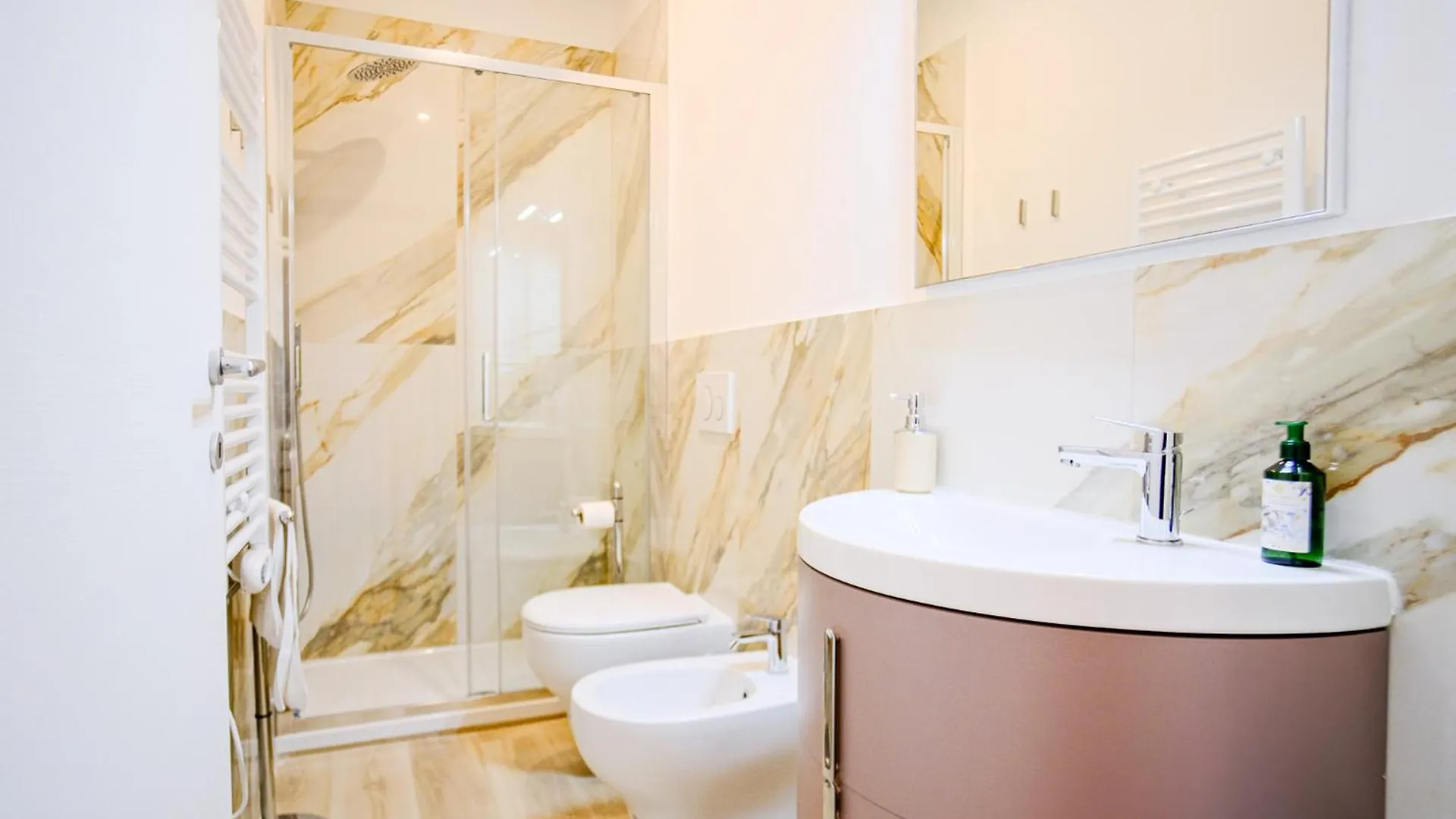 Cavour - Boutique Home In Florence Italy